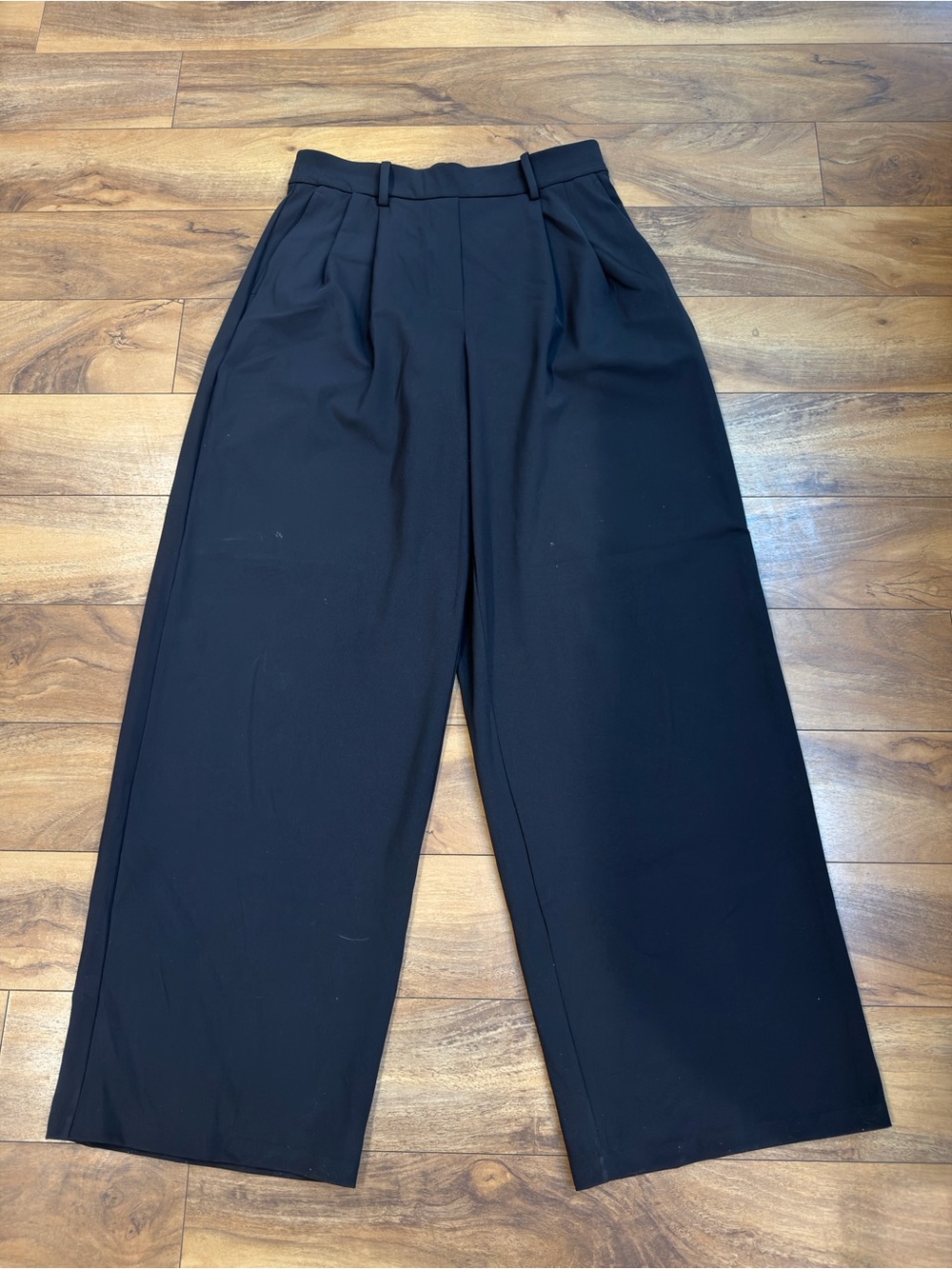 Lululemon Pleated Wide Leg Trouser Pants Women’s Size Medium Black Dress Pant